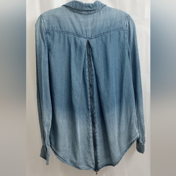Walter Baker Ombré Blue Denim Back Zip  Up Long Sleeves Gunmetal Button Blouse - Picture 8 of 16